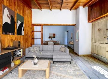 Casa · 109m² · 4 Ambientes · 1 Cochera · Oportunidad · Casa · 3 Dorm. · Banfield Este