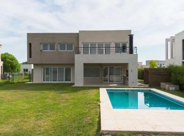 Casa · 205m² · 5 Ambientes · 1 Cochera · Casa 5 Ambientes Venta El Canton Norte Laguna