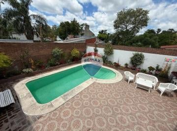 Casa · 212m² · 6 Ambientes · 2 Cocheras · Se Vende Casa Zona Residencial - Santo Tomé