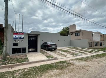 Casa · 130m² · 4 Ambientes · 1 Cochera · Venta Casa 3 Dorm. en Bº Los Perales