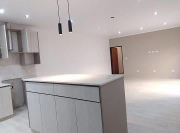 Casa · 227m² · 3 Ambientes · 1 Cochera · Casa Refaccionado - 2 Lote Propio - en Block - Barracas