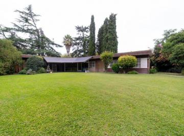 Casa · 270m² · 5 Ambientes · 3 Cocheras · Casa San Vicente Venta con Pileta y Tenis