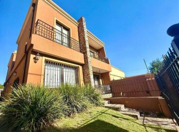 Casa · 282m² · 6 Ambientes · 1 Cochera · Casa Venta Padua Ituzaingo Piscina Apta Credito