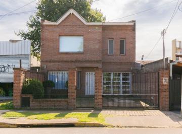 Casa · 176m² · 4 Ambientes · 1 Cochera · Venta Casa en Garín Centro - Jardín y Cochera