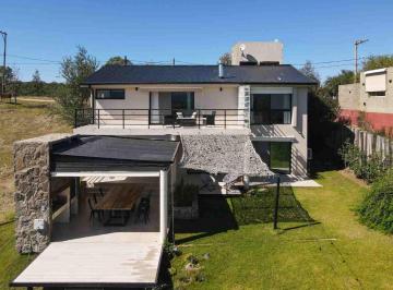 Casa · 254m² · 6 Ambientes · 2 Cocheras · Venta Casa con Vistas en Posta Carreta Club Campo