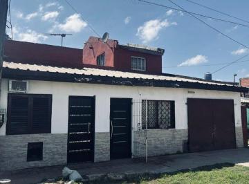 Casa · 155m² · 5 Ambientes · 1 Cochera · Casa Venta Moreno