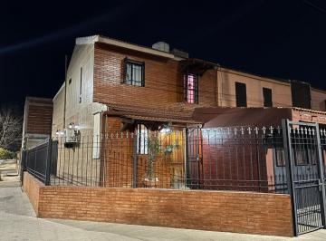 Casa · 117m² · 4 Ambientes · 2 Cocheras · Venta Casa Los Gigantes 3 Dorm Frente a Plaza