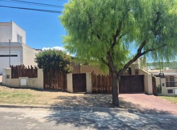 Casa · 163m² · 5 Ambientes · 2 Cocheras · Venta Casa Alto de La Calera 3 Dorm Pileta Quinch0