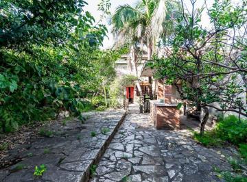 Casa · 293m² · 7 Ambientes · 1 Cochera · Venta Casa 7 Amb con Jardin Terraza y Cochera