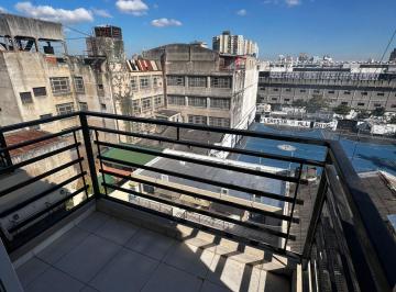 Departamento de 1 ambiente, Villa del Parque · Luminoso Monoambiente con Balcón y Vista Abierta