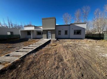 Casa · 129m² · 4 Ambientes · Venta de Casa 3 Dorm. Canales de Plottier