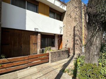 Casa · 103m² · 4 Ambientes · 1 Cochera · Venta Casa 4amb Hurlingham 5 Esquinas