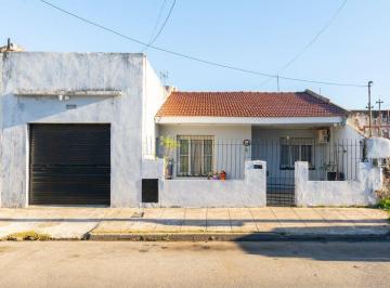 Casa · 97m² · 3 Ambientes · 1 Cochera · Casa Venta Hurlingham 3 Ambientes Local Patio