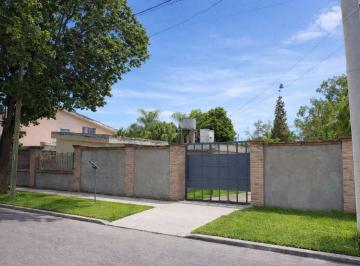 Casa · 223m² · 9 Ambientes · Casa con 2 Viviendas en Venta en B° Los Imigrantes