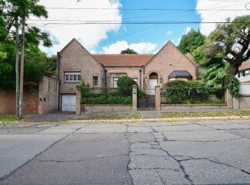 Casa · 180m² · 4 Ambientes · 1 Cochera · Casa en Venta en Quilmes
