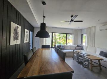 Casa · 340m² · 7 Ambientes · Casa en Alquiler Anual en Santa Bárbara, 4 Dorm. con 2 Playroom, Refaccionada