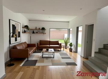 Casa · 101m² · 3 Ambientes · 1 Cochera · Casa Tipo Duplex, 2 Dorm. Bº, Toilette, Jardín 80 m². Hurlingham