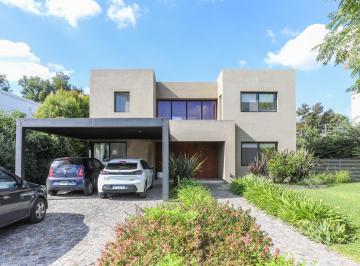 Casa · 260m² · 5 Ambientes · 2 Cocheras · Casa en Venta de 5 Ambientes en Estancias del Pilar