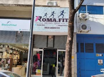 Local comercial · 105m² · Excelente Local en 3 Plantas Emilio Lamarca y Avellaneda