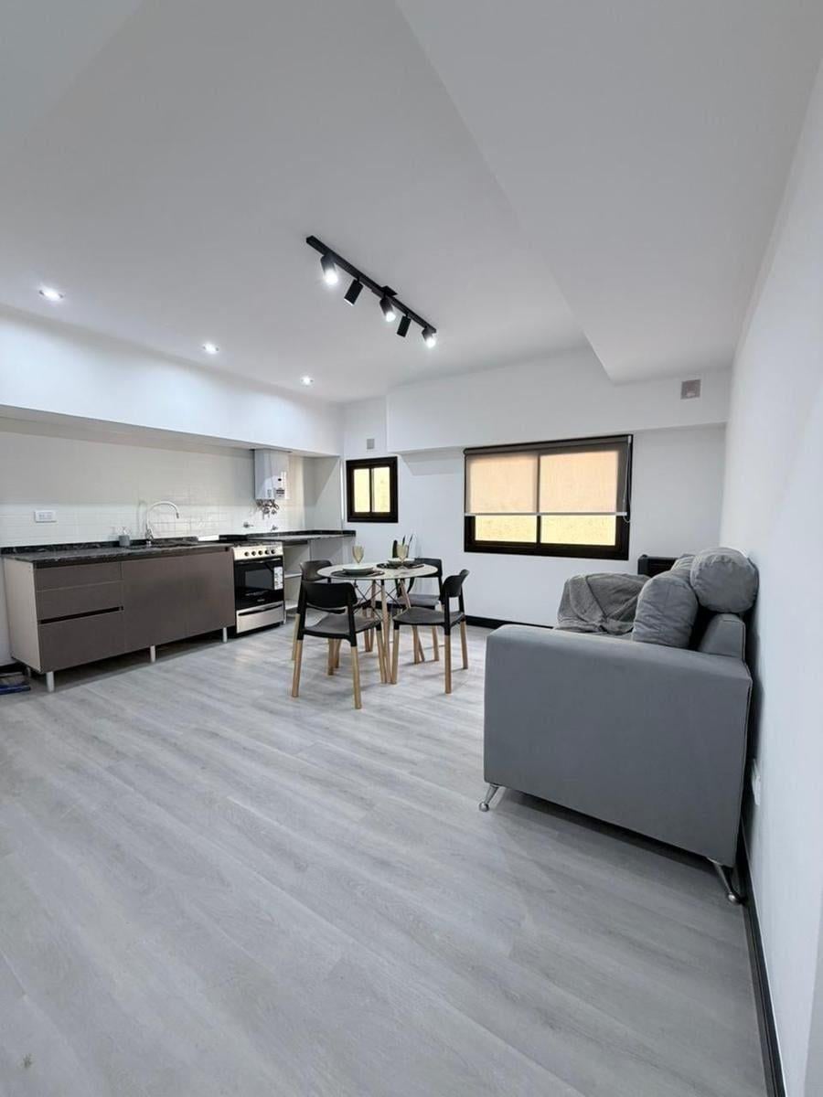 Depto 2 amb reciclado, 35m² amoblado a metros del mar — La Perla