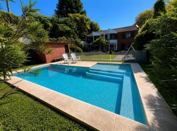Casa · 496m² · 6 Ambientes · 4 Cocheras · Pichincha 136, Entre Guido y Suarez, Temperley Oeste - Chalet de Tres Dorm. Sobre Lote 496 m²