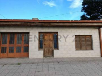 Casa · 110m² · 4 Ambientes · 1 Cochera · Casa en Venta 3 Dorm. Barrio Jardín
