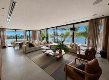 Casa · 550m² · 8 Ambientes · 2 Cocheras · Casa Amoblada Sobre Lago Central en El Golf, Nordelta