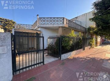 PH · 128m² · 5 Ambientes · 1 Cochera · Casa de Cinco Ambientes en Venta, en Moron