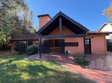 Casa · 179m² · 6 Ambientes · 4 Cocheras · Venta Casa 6 Ambientes en Villa Udaondo Parque Leloir
