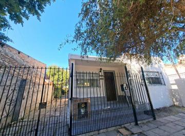 Casa · 63m² · 3 Ambientes · 2 Cocheras · Venta Casa 3 Amb con Parque, Bernal Este. Apta Cred