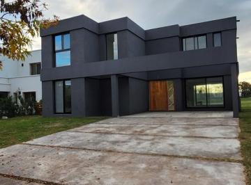 Casa · 190m² · 5 Ambientes · 3 Cocheras · Casa en El Canton - Islas
