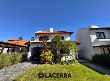 Casa · 180m² · 5 Ambientes · 3 Cocheras · Venta de Casa en Barrio Aranjuez, Escobar