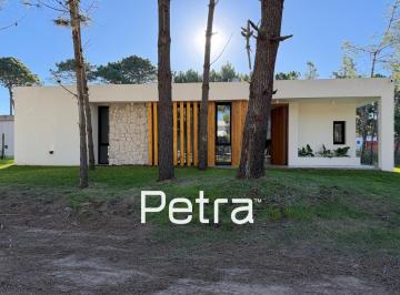 Casa · 150m² · 5 Ambientes · Casa en Venta en Pinamar. Alamos II