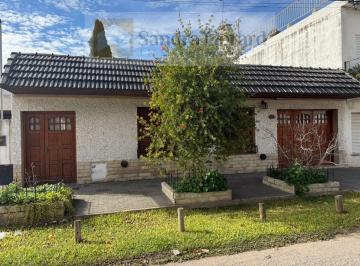Casa de 4 ambientes, San Pedro · Casa en Venta–3 Dorm.–patio Verde con Pileta–ubicación Estratégica