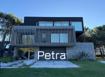 Casa · 412m² · 7 Ambientes · 3 Cocheras · Casa en Venta en Costa Esmeralda. Segunda Linea de Mar