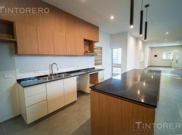 Casa · 150m² · 4 Ambientes · 2 Cocheras · Venta Casa Estrenar Castelar Norte Centro 4amb con Parque y Cochera