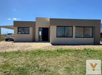 Casa · 145m² · 4 Ambientes · 2 Cocheras · Casa en Venta - 3 Dorm. 3 Baños - Cocheras - 800 m² - San Sebastián, Escobar