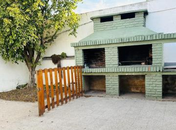 Casa · 210m² · 4 Ambientes · 2 Cocheras · Venta Casa Lote Propio en El Palomar