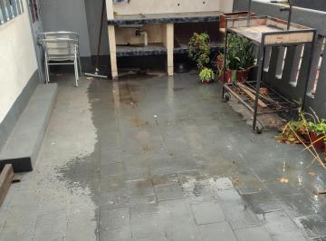 PH en Venta de 5 ambientes · Hermoso PH en Villa Crespo Tranquilo! 5 Ambientes con Terraza y Baulera.