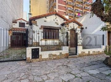 Casa · 147m² · 4 Ambientes · 1 Cochera · Venta Casa 4 Ambientes con Cochera La Perla