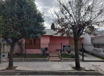 Casa · 128m² · 6 Ambientes · 1 Cochera · Apto Credito Bancor en B° Villa Adela: Vendo Casa de 3 Dorm. Mejor Zona, con Patio