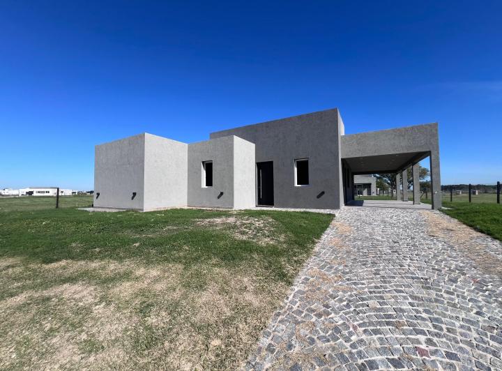 Casa · 190m² · 4 Ambientes · 2 Cocheras