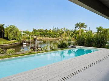 Casa · 590m² · 8 Ambientes · 2 Cocheras · Casa a Estrenar en Venta Sobre El Río en El Yacht, Nordelta