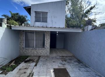 CASA AL FRENTE · Casas en Alquiler