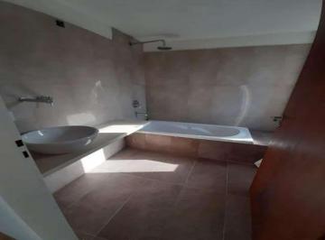 Casa · 100m² · 4 Ambientes · 2 Cocheras · Casa en Venta - 3 Dorm. 2 Baños - Cocheras - 100 m² - San Carlos, La Plata
