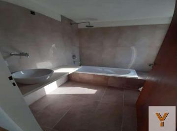 Casa · 100m² · 4 Ambientes · 2 Cocheras · Casa en Venta - 3 Dorm. 2 Baños - Cocheras - 100 m² - San Carlos, La Plata