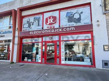 Local comercial · 225m² · 4 Ambientes · Alquiler Local Comercial Sobre Av Colon