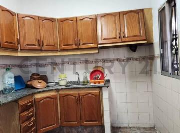 Casa · 250m² · 7 Ambientes · 1 Cochera · Venta de Gran Casa en El Cerro de Montevideo a 1 Cuadra de C m Ramirez