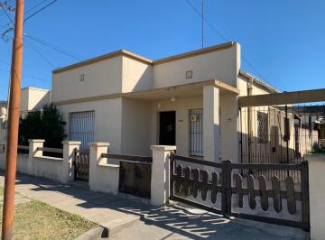 Casa · 160m² · 3 Ambientes · 1 Cochera · Alquiler Casa 3 Amb. 2 Hab. 2 Baños, Cocina/comedor, Parque C/jardin, Cochera Descubierta