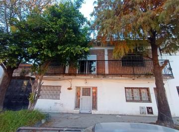 Casa · 180m² · 8 Ambientes · Venta de Dos Viviendas en Block, Ing. Budge.